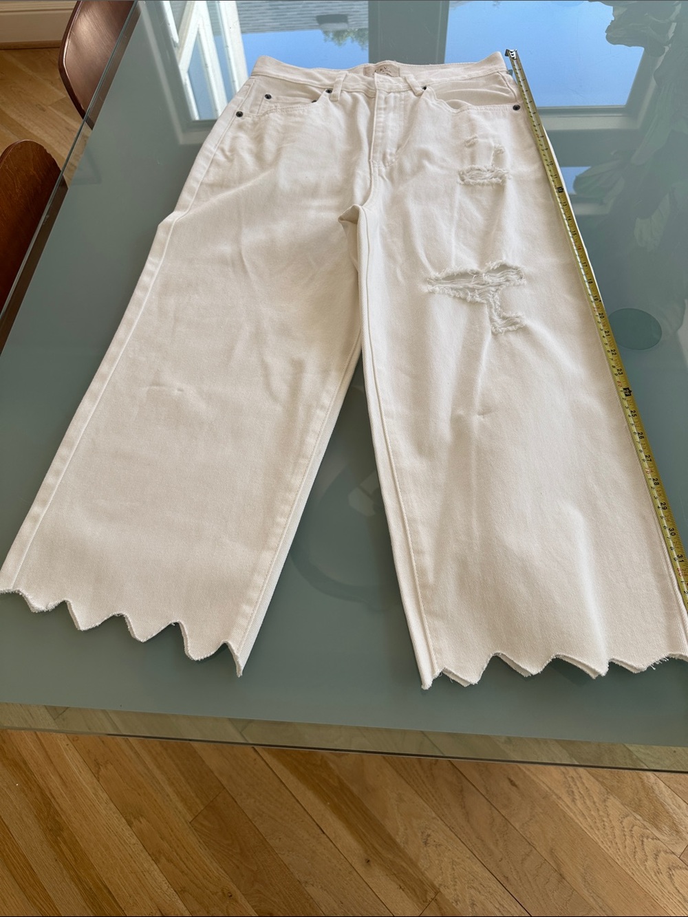 Chelsea & Violet White / Cream Scalloped Wide-Leg Distressed Jeans Size 28